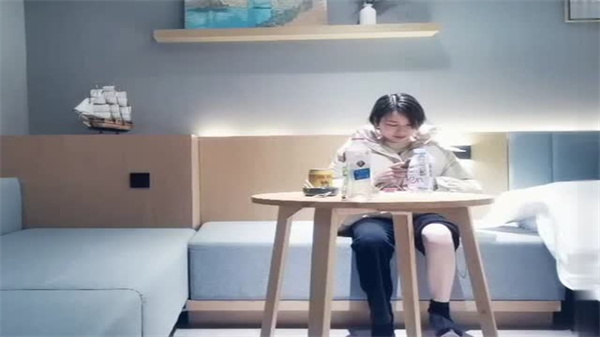 文轩探花绝色嫩妹媚笑勾魂!极品尤物年轻肉体任你征服,欲火焚身欲罢不能!